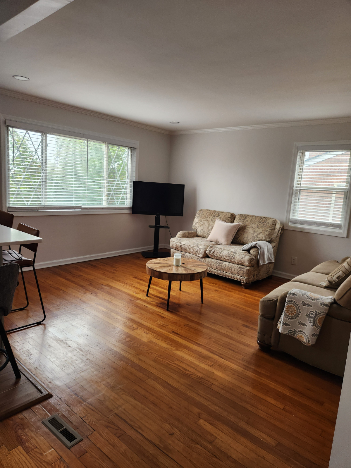 Beautiful 2 bedroom in woodlawn. Walking distance to Montefiore - Photo 8