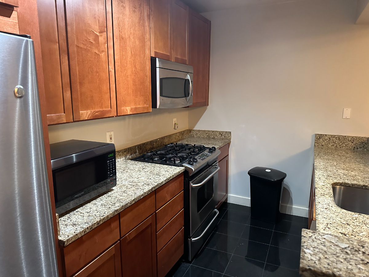 Stylish 1-Bed Condo on Embassy Row with Rooftop Lounge, In-Unit Laundry, and All Utilities Included - Photo 5