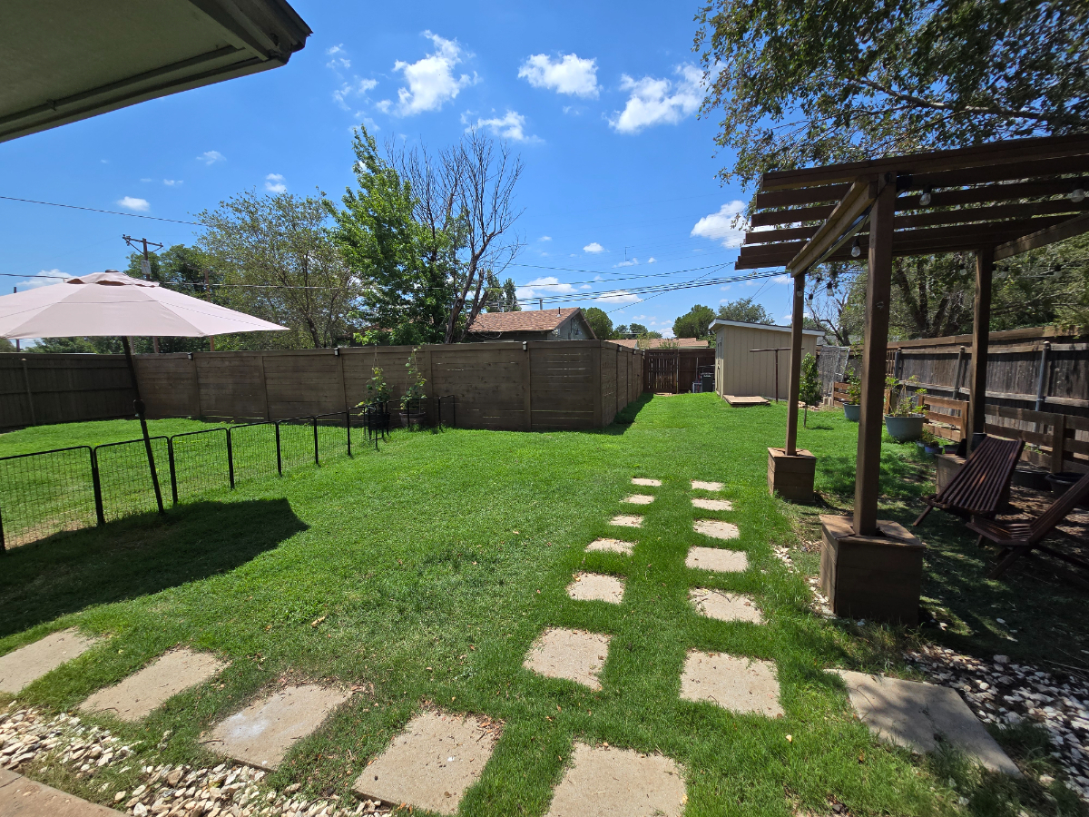 Mid-Century Modern 3BR Home near Medical District/Pet Friendly/Fast Wi-Fi - Photo 4