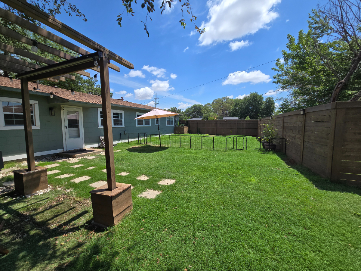 Mid-Century Modern 3BR Home near Medical District/Pet Friendly/Fast Wi-Fi - Photo 5