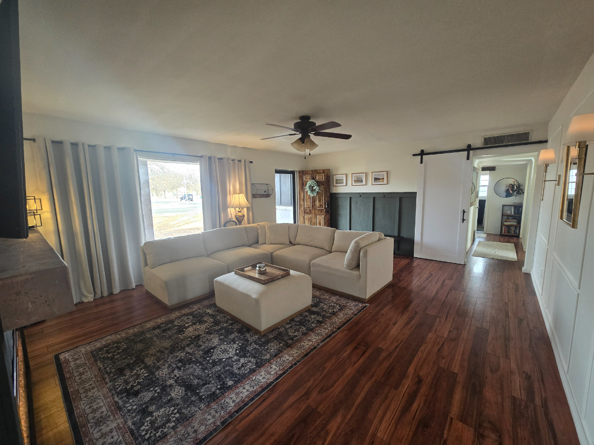 Mid-Century Modern 3BR Home near Medical District/Pet Friendly/Fast Wi-Fi - Photo 8