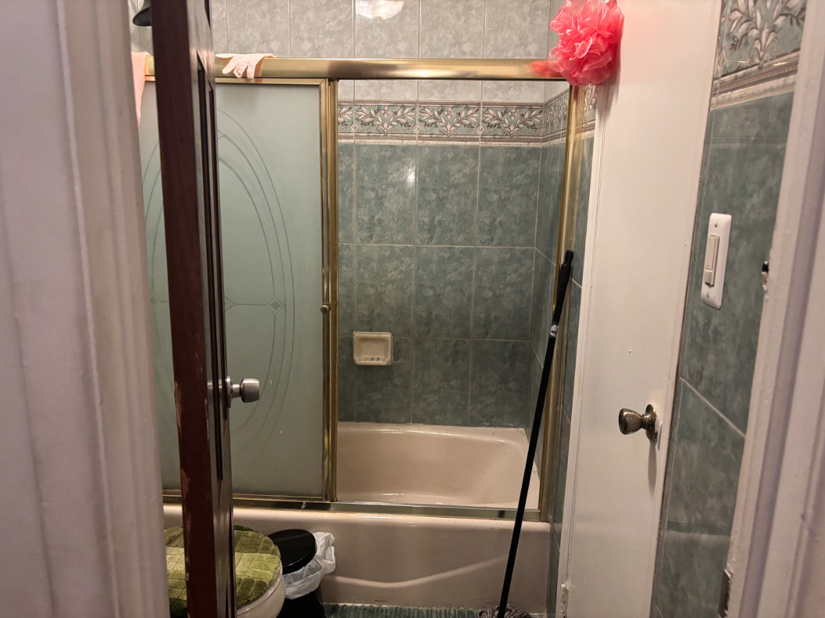 Private Rooms in Quiet Furnished 2 Floor Home Near Hospitals & Transit - Photo 1