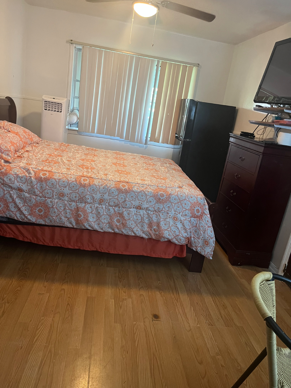Private Rooms in Quiet Furnished 2 Floor Home Near Hospitals & Transit - Photo 4