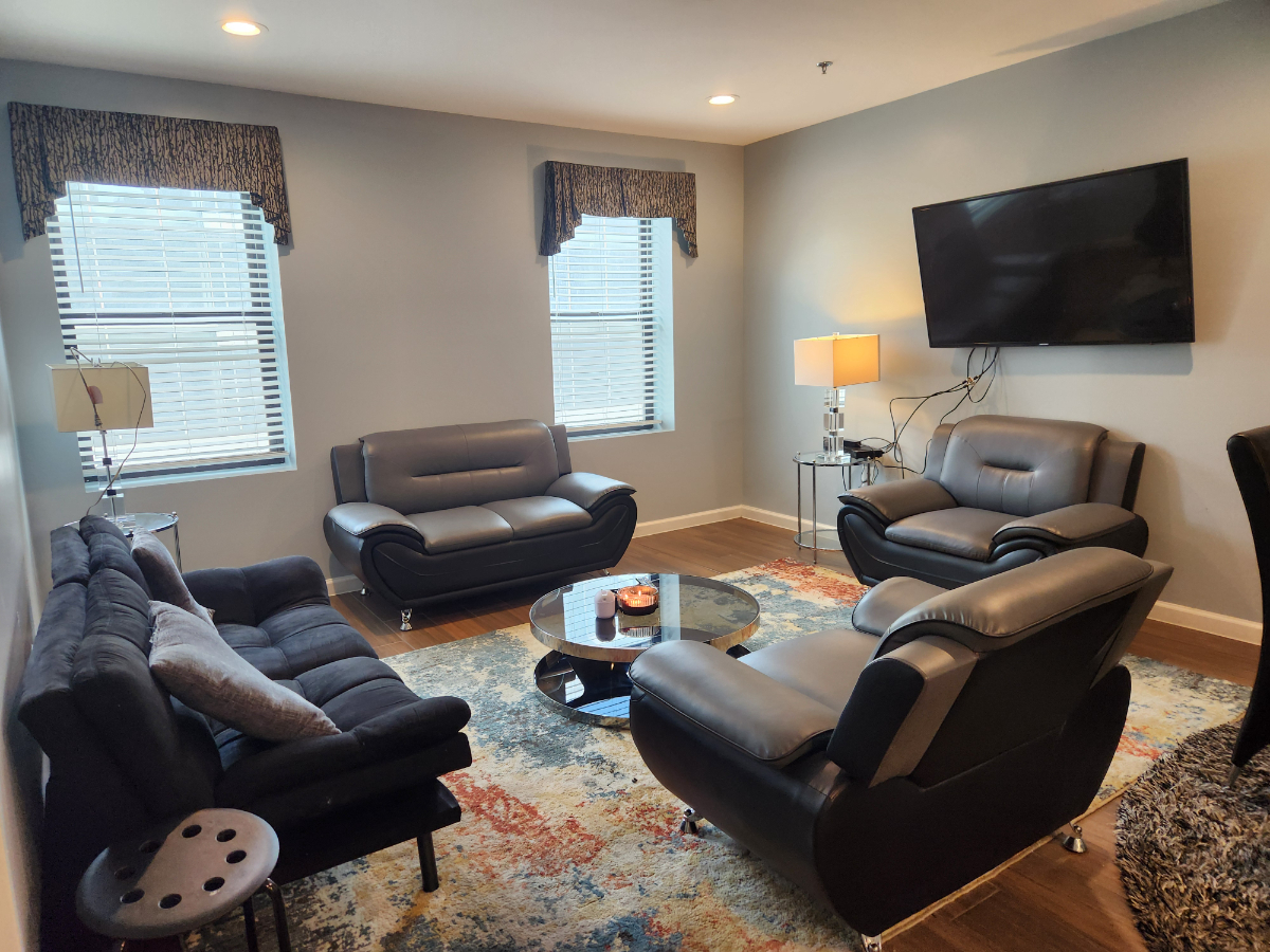 1 bedroom fully furnished apartment found in DC across the convention center. - Photo 2