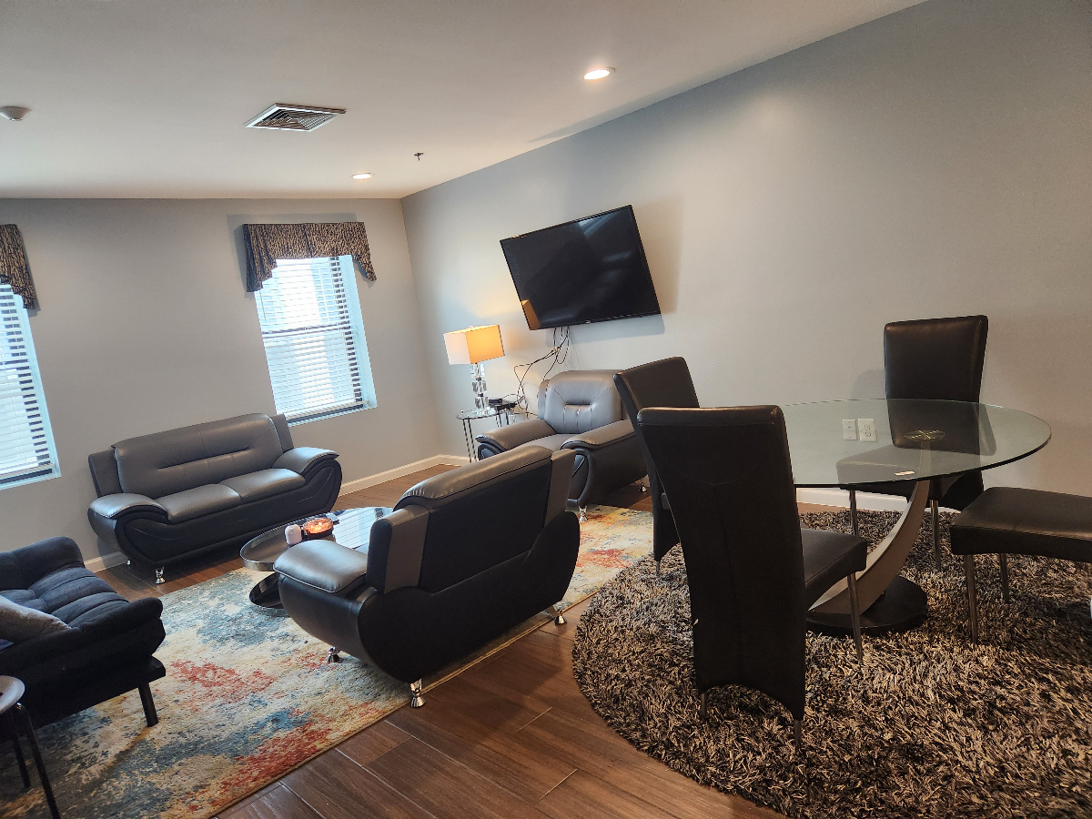 1 bedroom fully furnished apartment found in DC across the convention center. - Photo 4