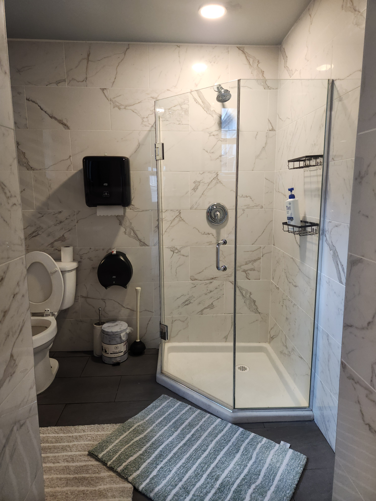 1 bedroom fully furnished apartment found in DC across the convention center. - Photo 8