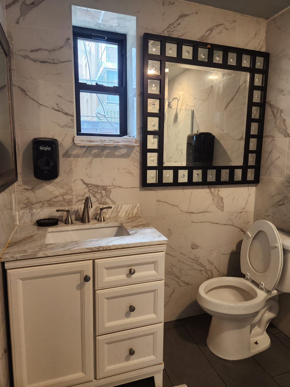 1 bedroom fully furnished apartment found in DC across the convention center. - Photo 9
