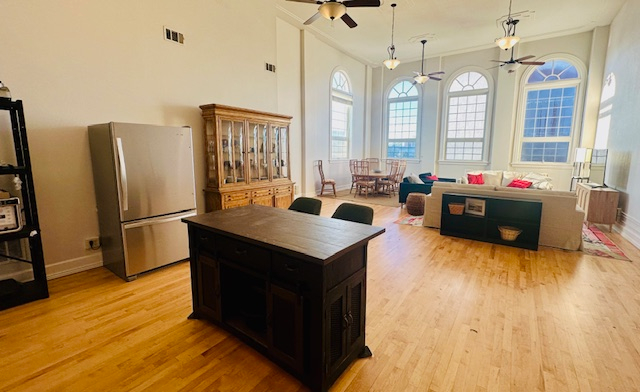 Gorgeous Downtown Loft - Photo 3
