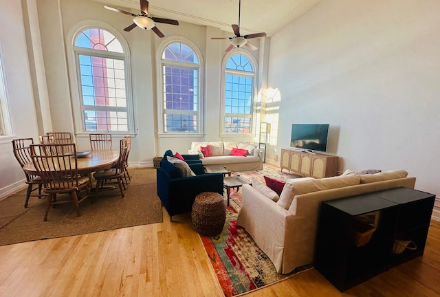 Gorgeous Downtown Loft - Photo 10