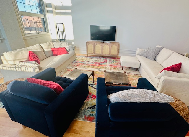 Gorgeous Downtown Loft - Photo 11