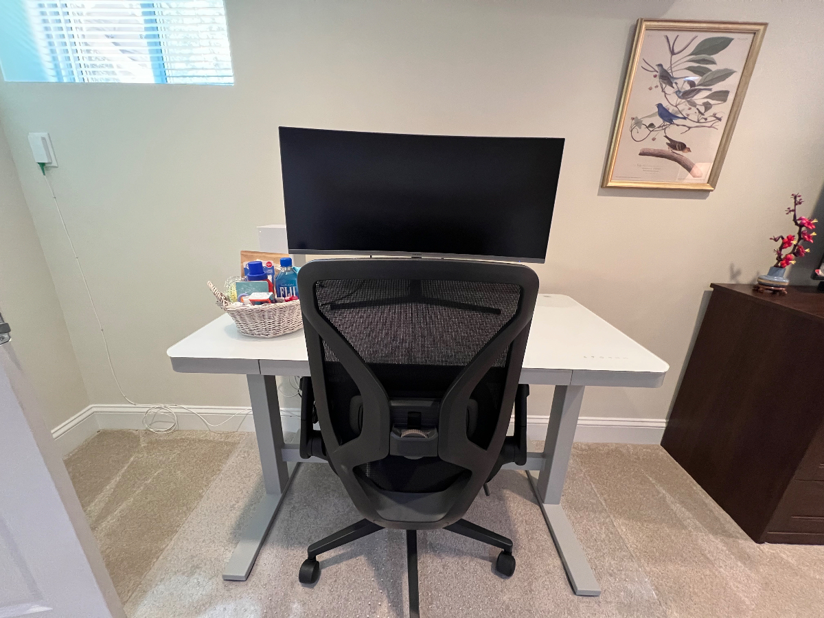 Convenient, fully self-contained 1 bedroom basement - Photo 3