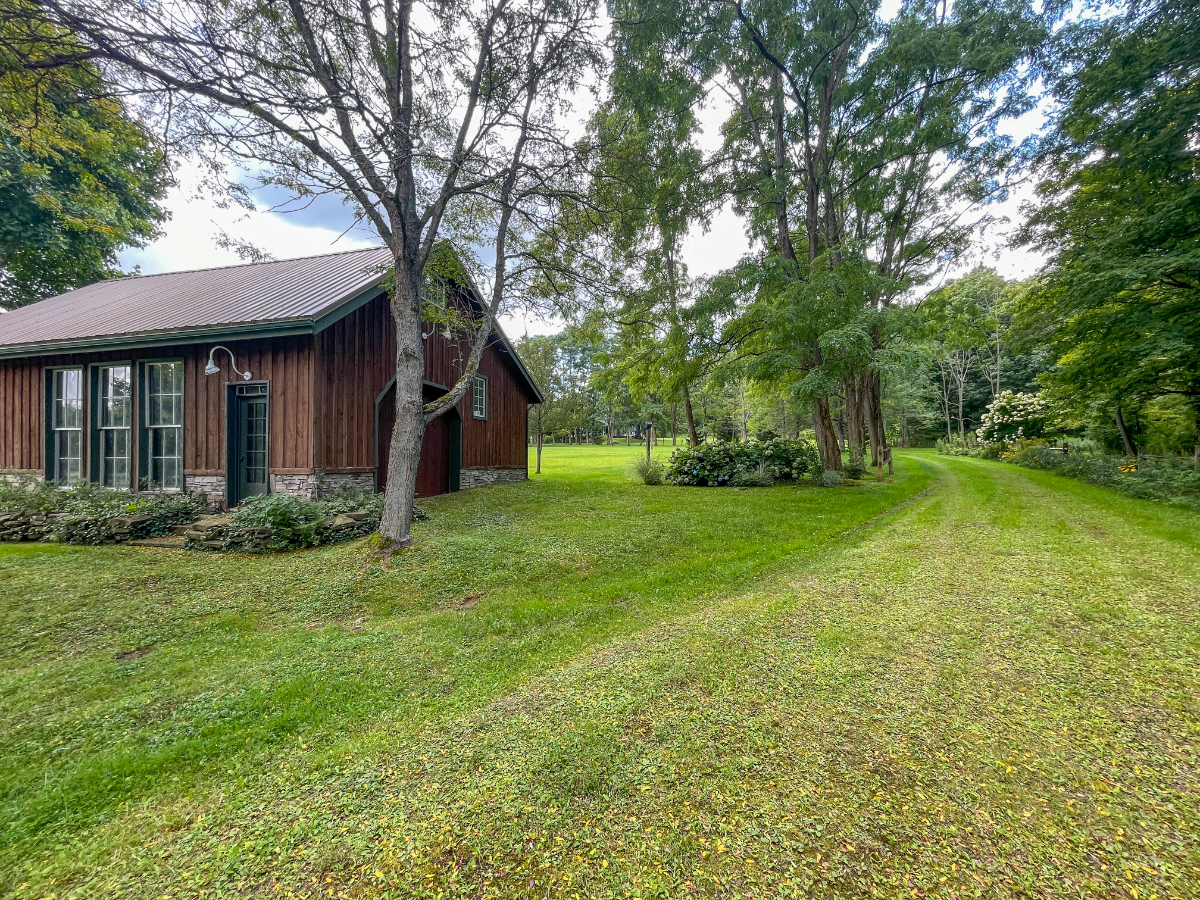 Chautauqua Farmhouse Retreat - Photo 4