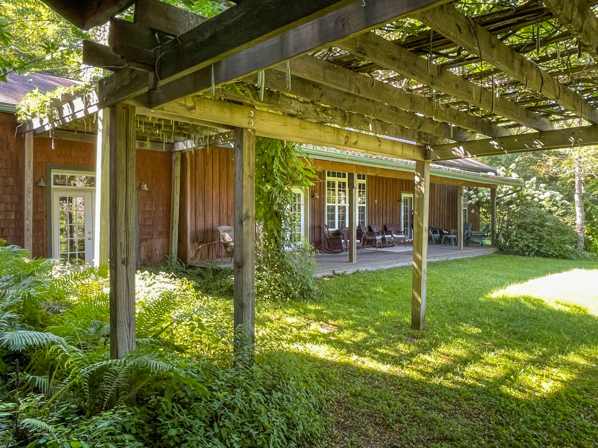 Chautauqua Farmhouse Retreat - Photo 9