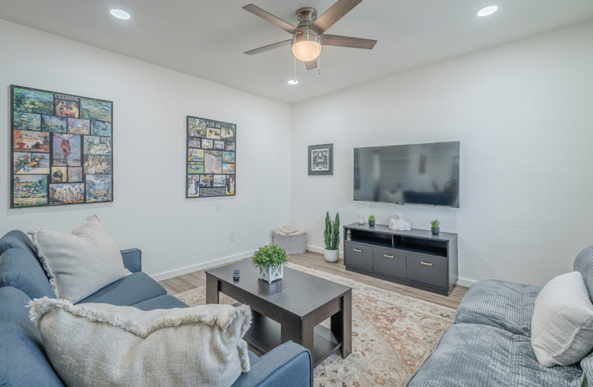 Centrally Located 2 Bedroom Bungalow-Catalina
