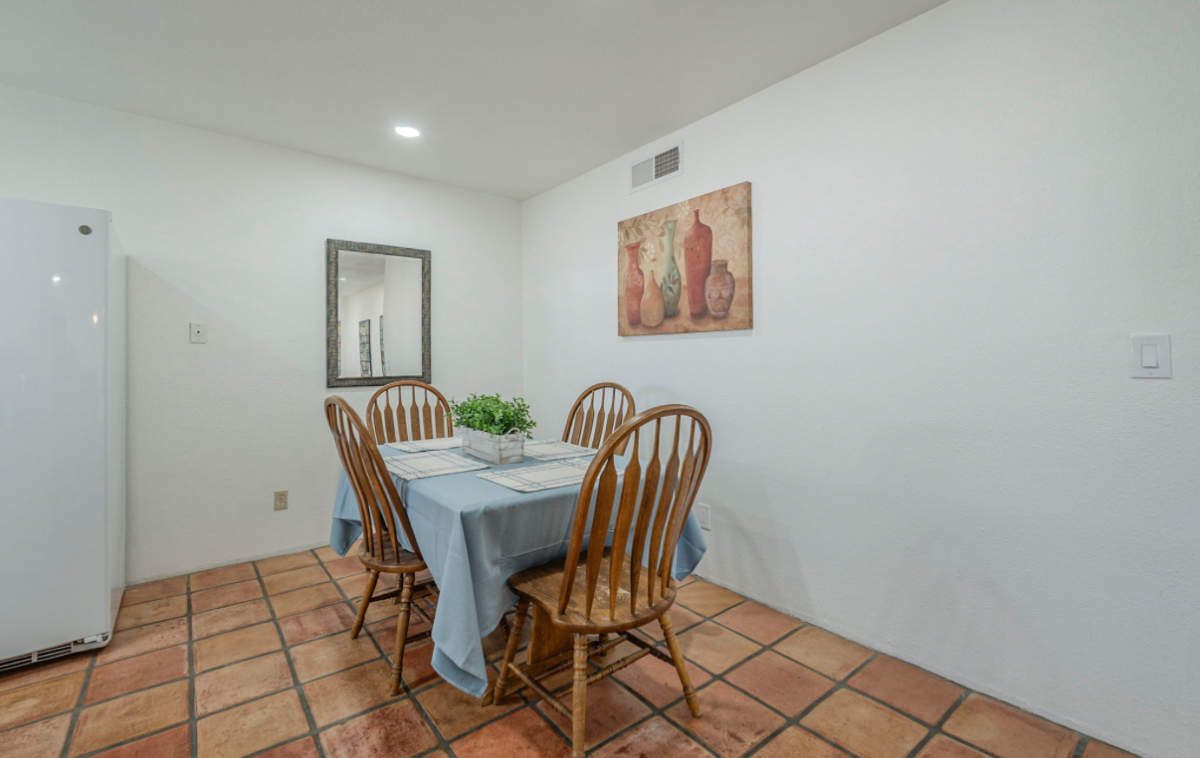 Centrally Located 2 Bedroom Bungalow-Catalina - Photo 2