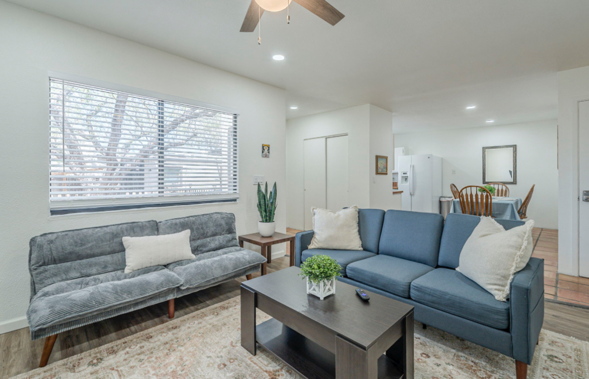 Centrally Located 2 Bedroom Bungalow-Catalina - Photo 4