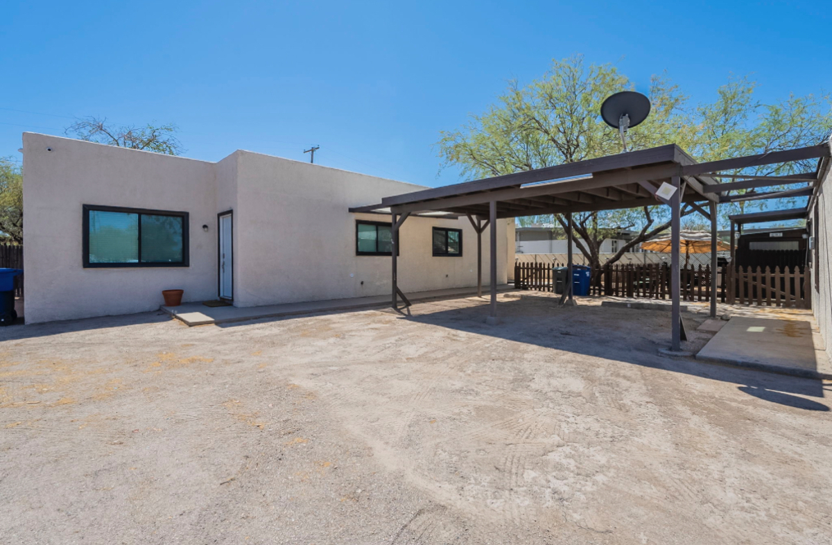 Centrally Located 2 Bedroom Bungalow-Catalina - Photo 6