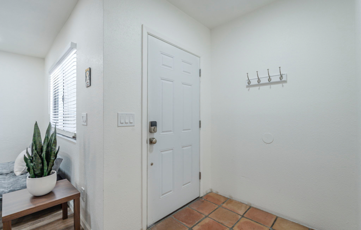 Centrally Located 2 Bedroom Bungalow-Catalina - Photo 7