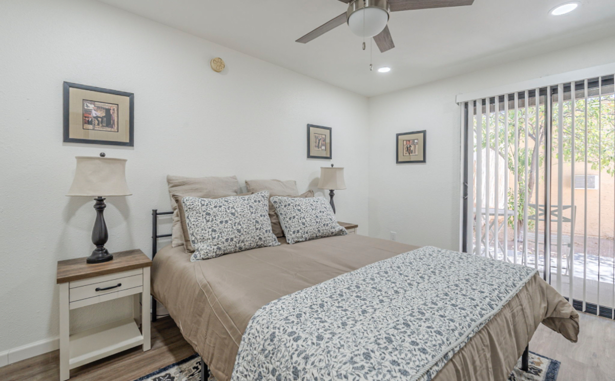 Centrally Located 2 Bedroom Bungalow-Catalina - Photo 9