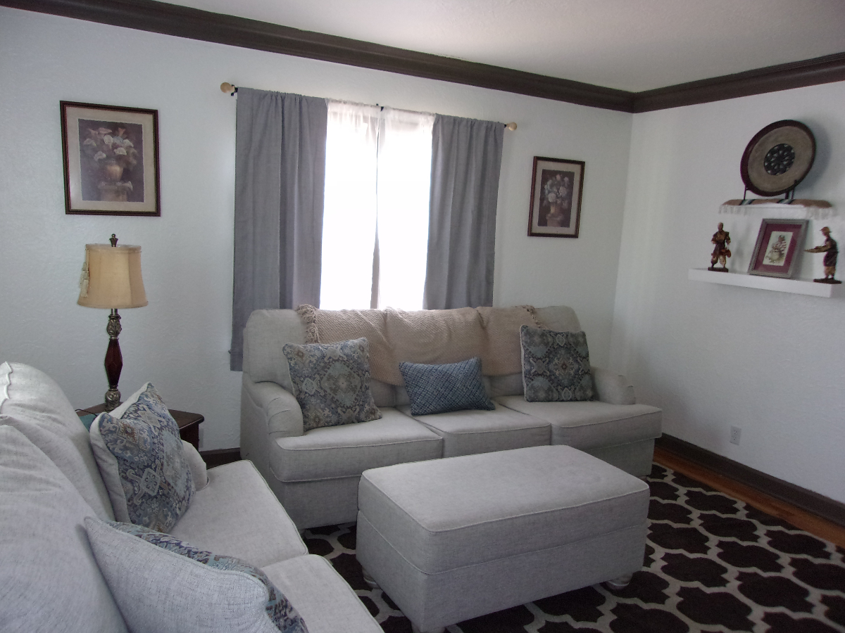 Beautiful Home, recently remodeled, great location - Photo 3