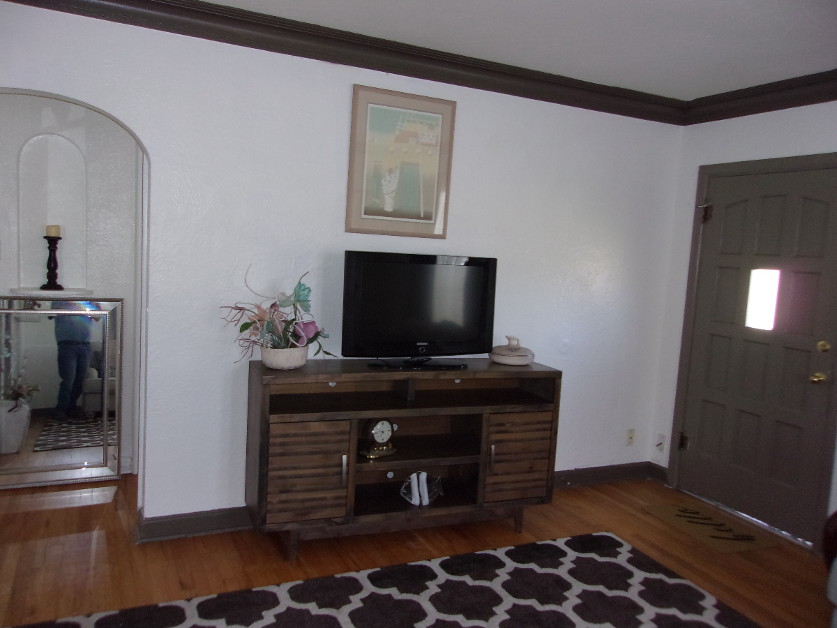Beautiful Home, recently remodeled, great location - Photo 5