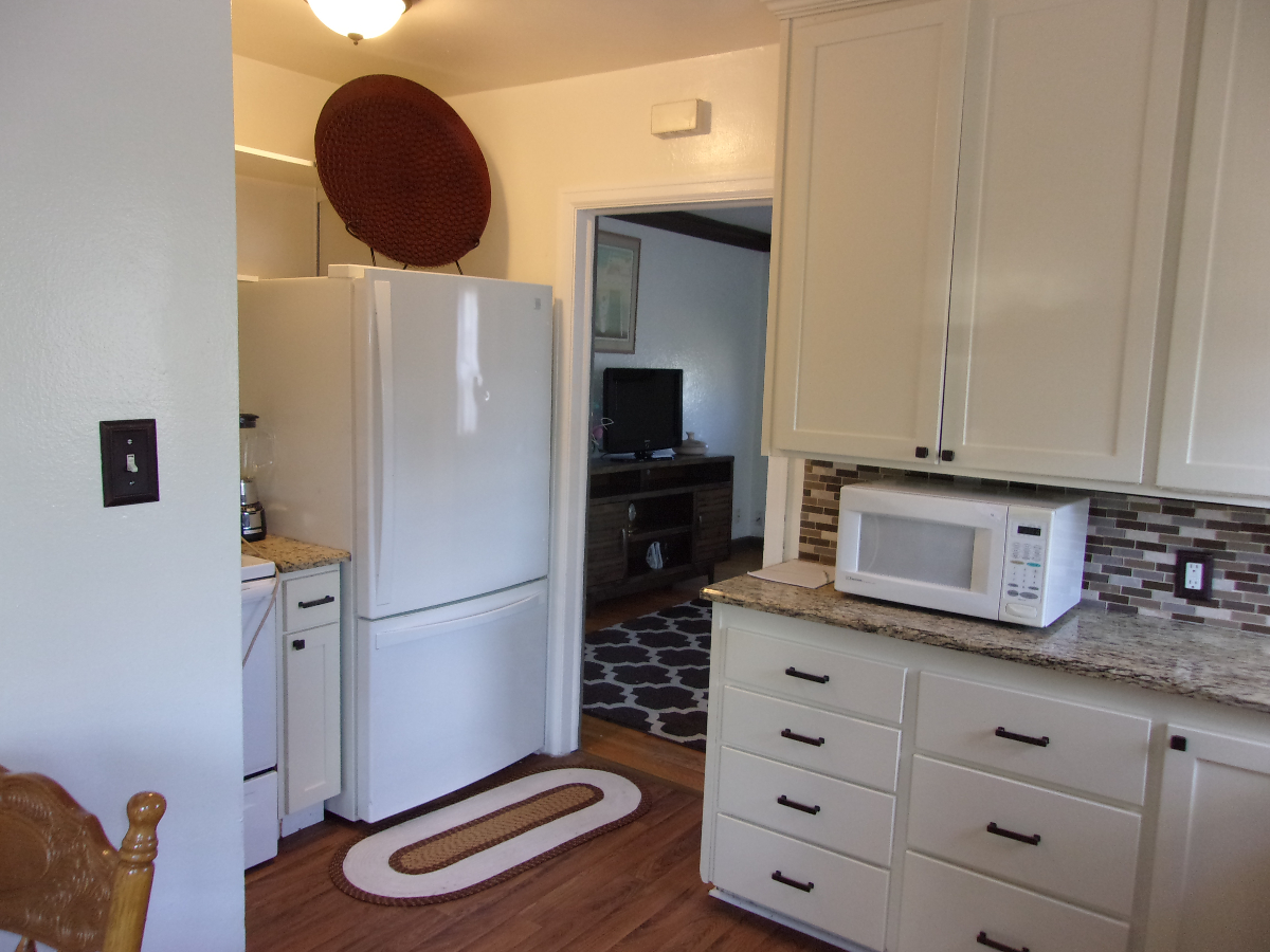 Beautiful Home, recently remodeled, great location - Photo 12