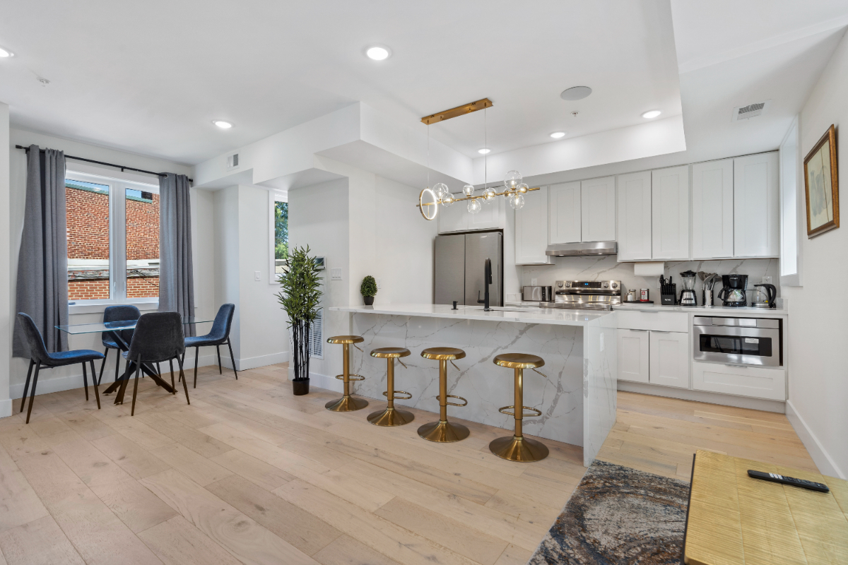 Modern Capitol Hill Townhouse with Rooftop, Sleeps 10, Walk to Metro and Monuments - Photo 7