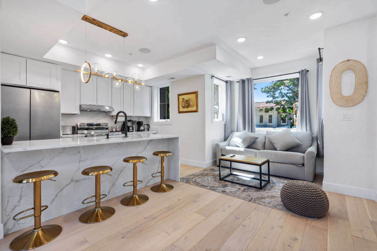 Modern Capitol Hill Townhouse with Rooftop, Sleeps 10, Walk to Metro and Monuments - Photo 11
