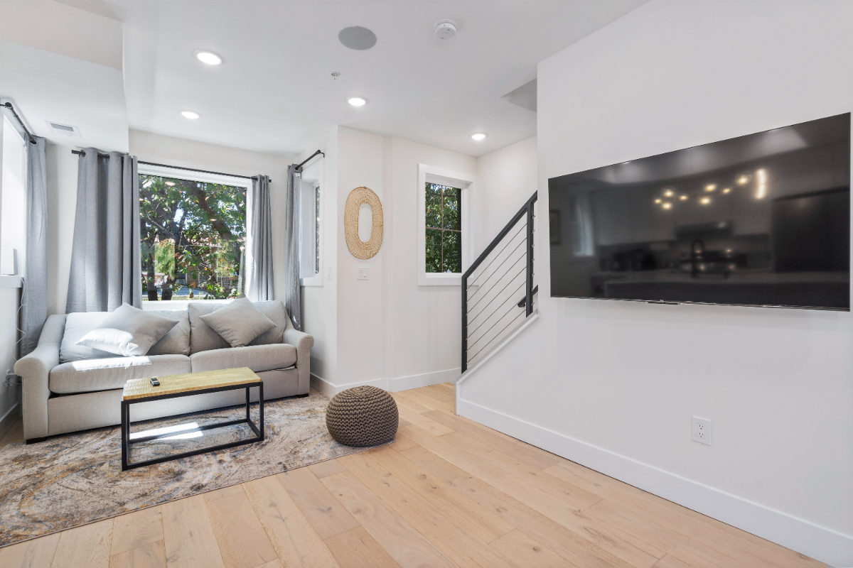 Modern Capitol Hill Townhouse with Rooftop, Sleeps 10, Walk to Metro and Monuments - Photo 12