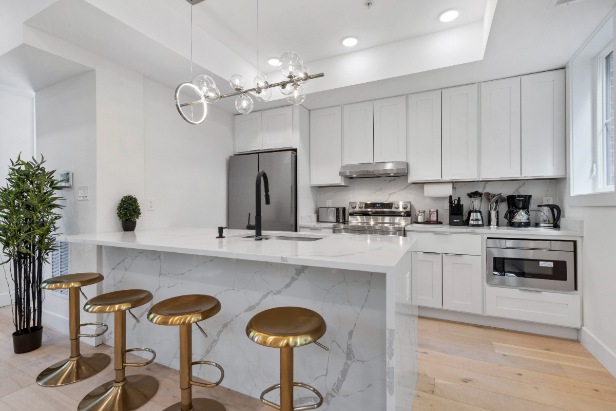 Modern Capitol Hill Townhouse with Rooftop, Sleeps 10, Walk to Metro and Monuments - Photo 8