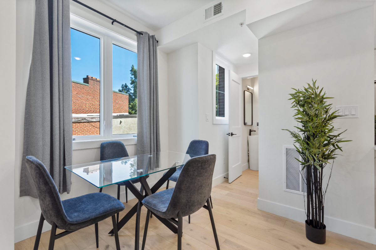 Modern Capitol Hill Townhouse with Rooftop, Sleeps 10, Walk to Metro and Monuments - Photo 5