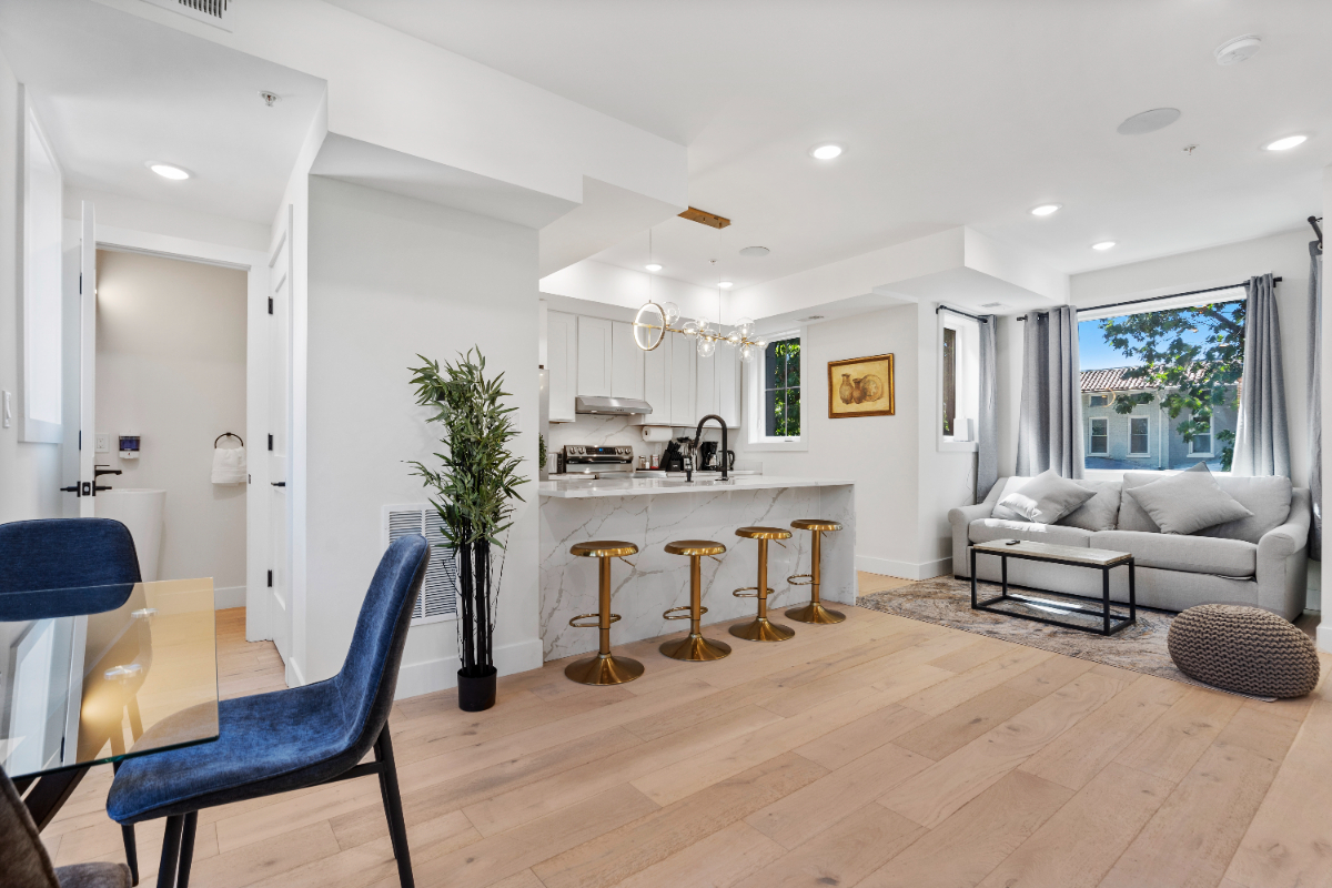 Modern Capitol Hill Townhouse with Rooftop, Sleeps 10, Walk to Metro and Monuments - Photo 6