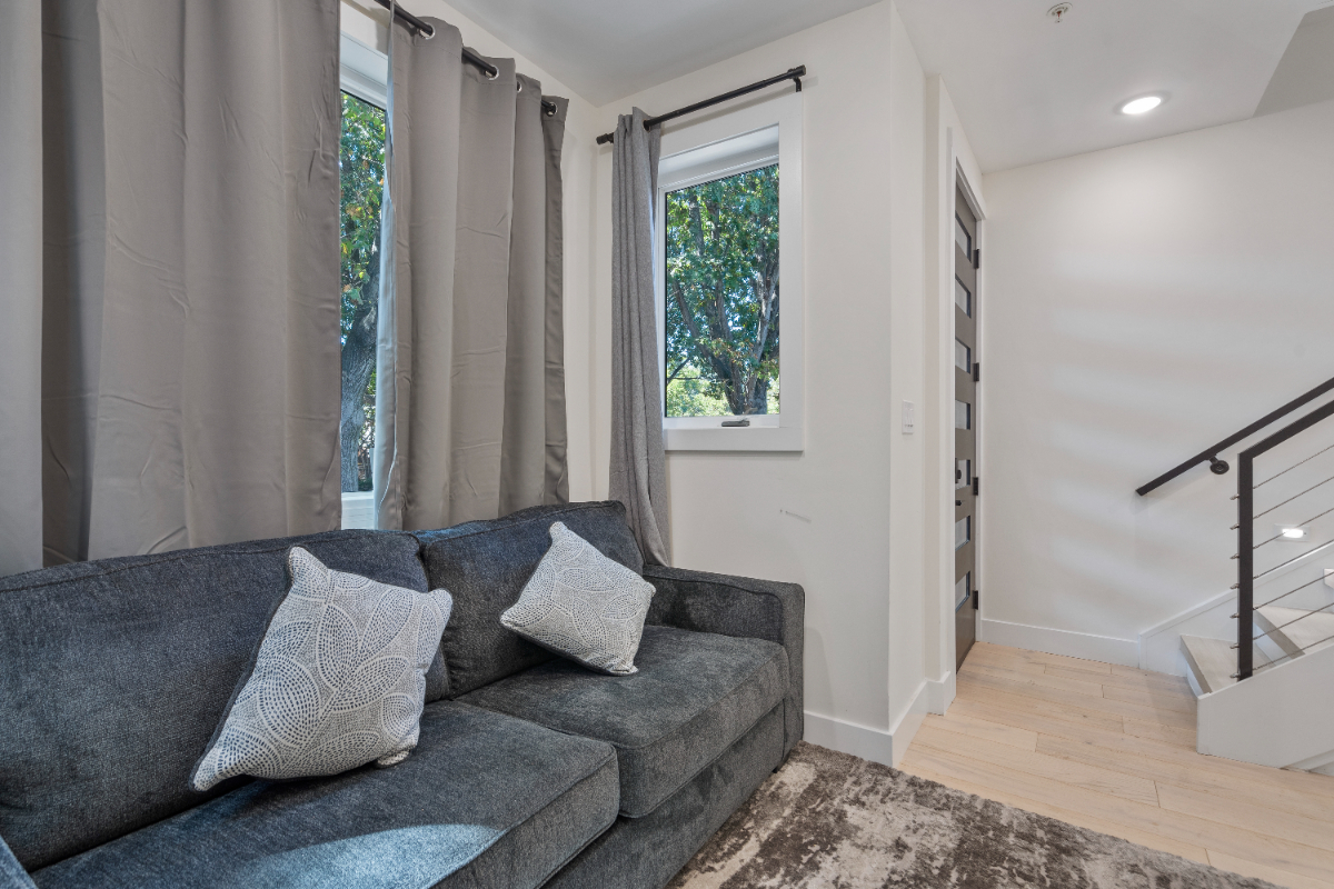 Modern Capitol Hill Townhouse with Rooftop, Sleeps 10, Walk to Metro and Monuments - Photo 3