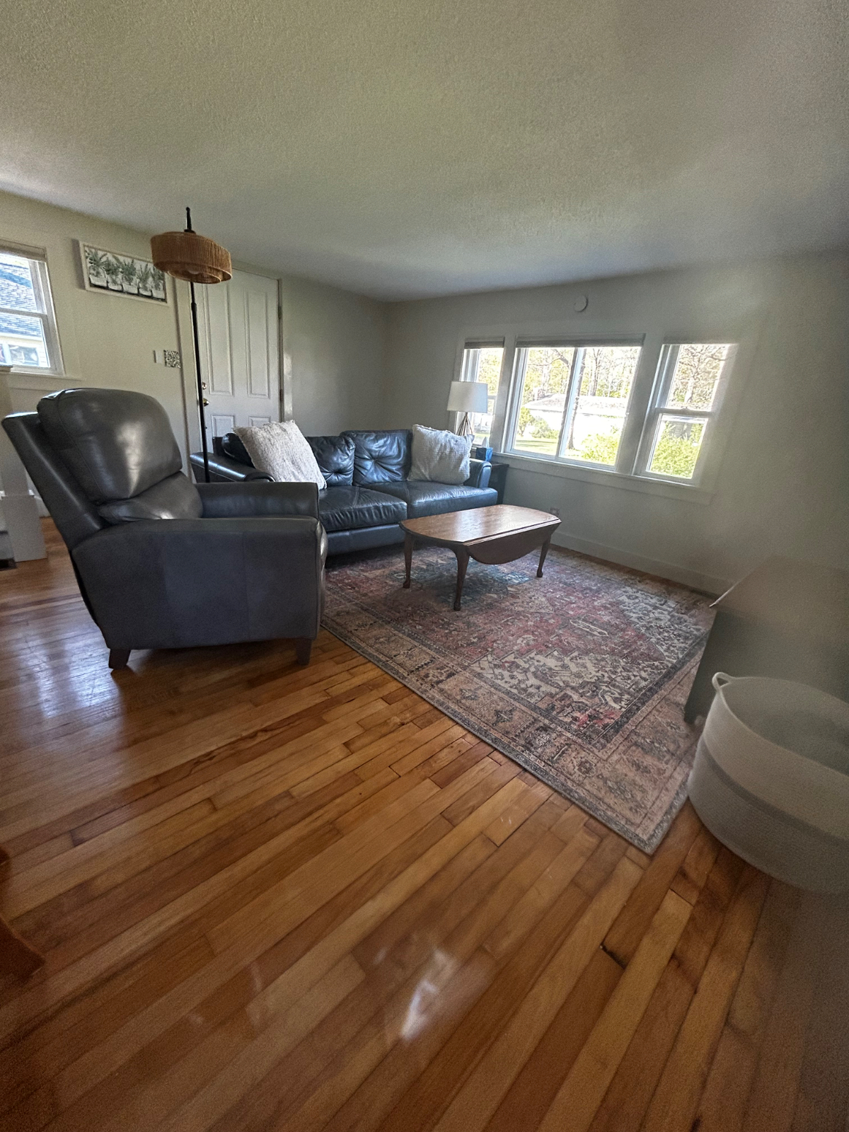 Sunny 2BR in quiet neighborhood with a large yard - Photo 6