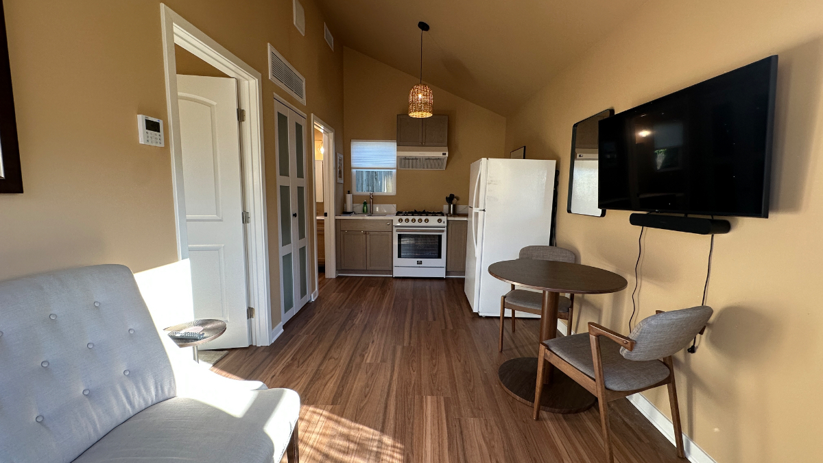 Beautiful 1 Bedroom, 1 Bathroom Private Gated ADU in Glassell Park/Glendale - Photo 3