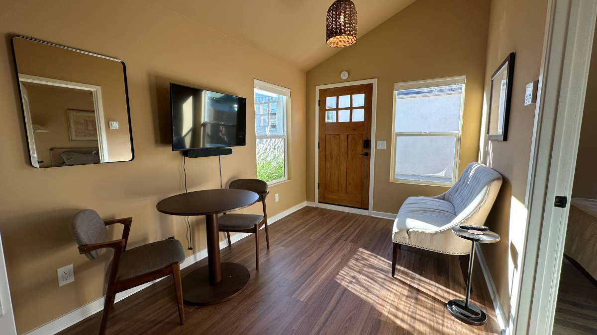 Beautiful 1 Bedroom, 1 Bathroom Private Gated ADU in Glassell Park/Glendale - Photo 6