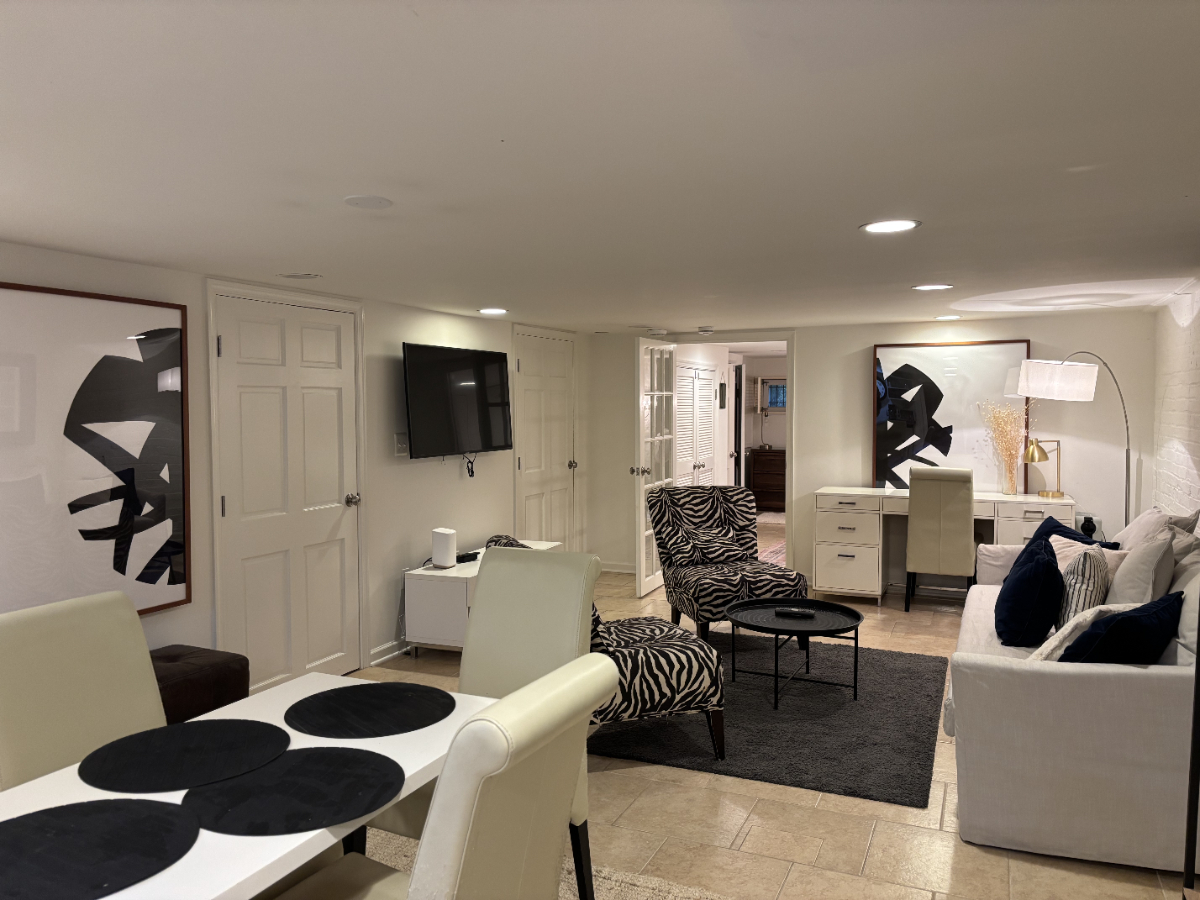 English Basement in Georgetown - Photo 2