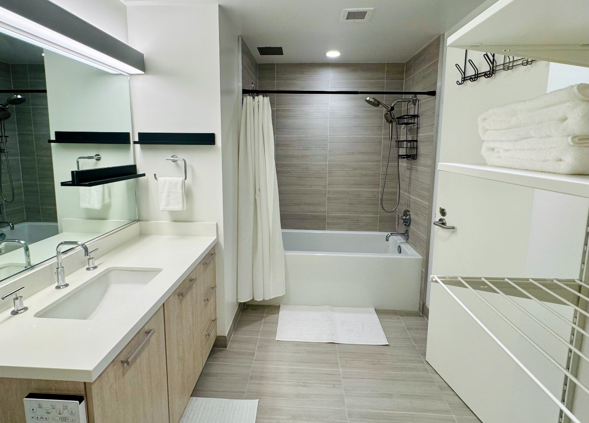 Modern Downtown Condo - Photo 2