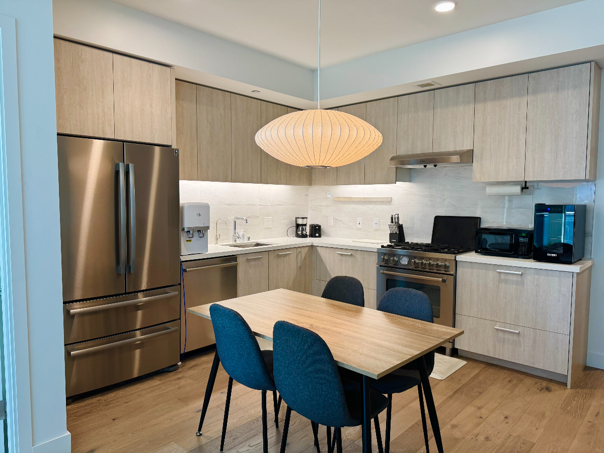 Modern Downtown Condo - Photo 1