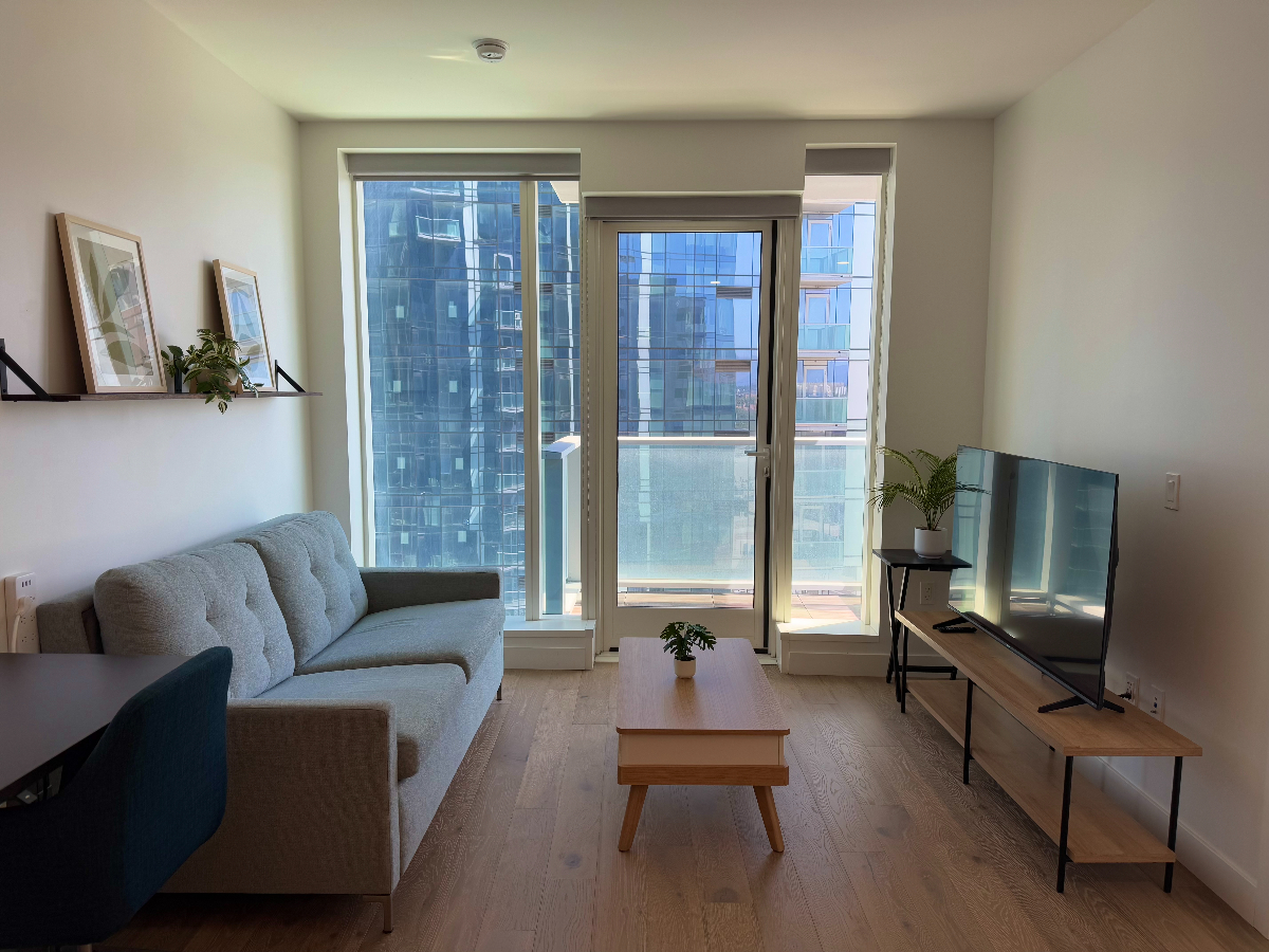 Modern Downtown Condo - Photo 3