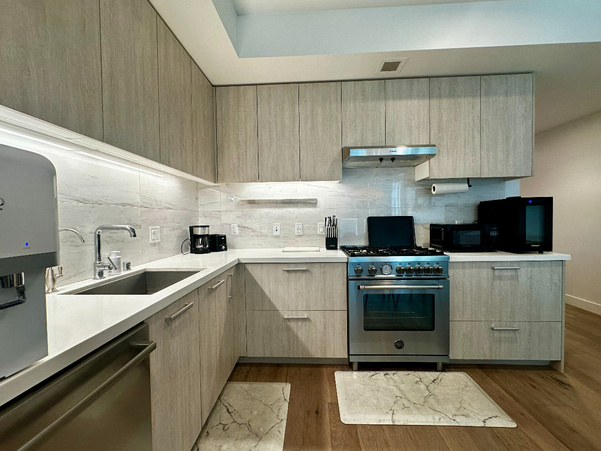 Modern Downtown Condo - Photo 4