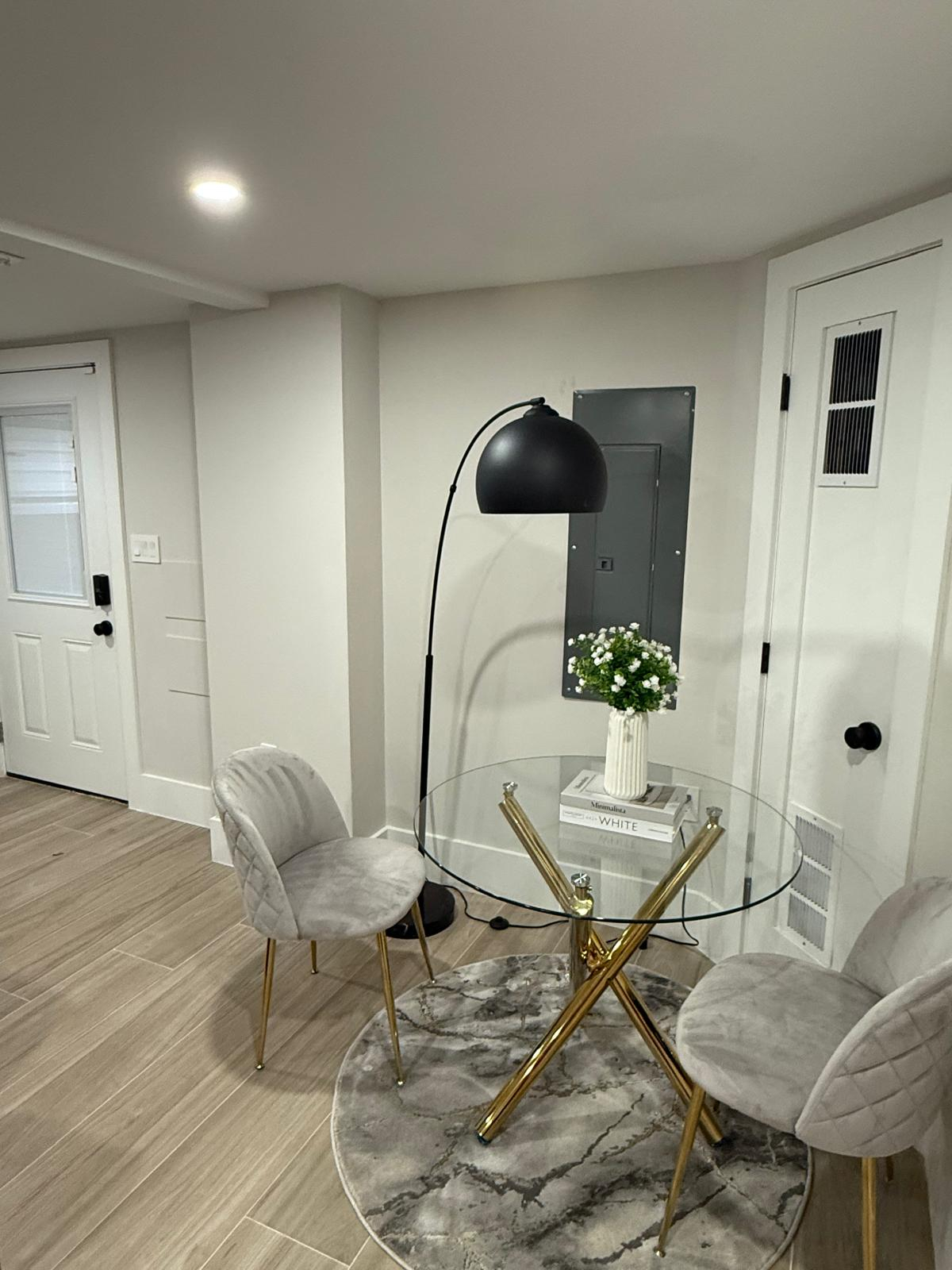 Cozy, Fully Furnished 1BR Apartment Ideal for Travel Nurses & Professionals - Photo 3