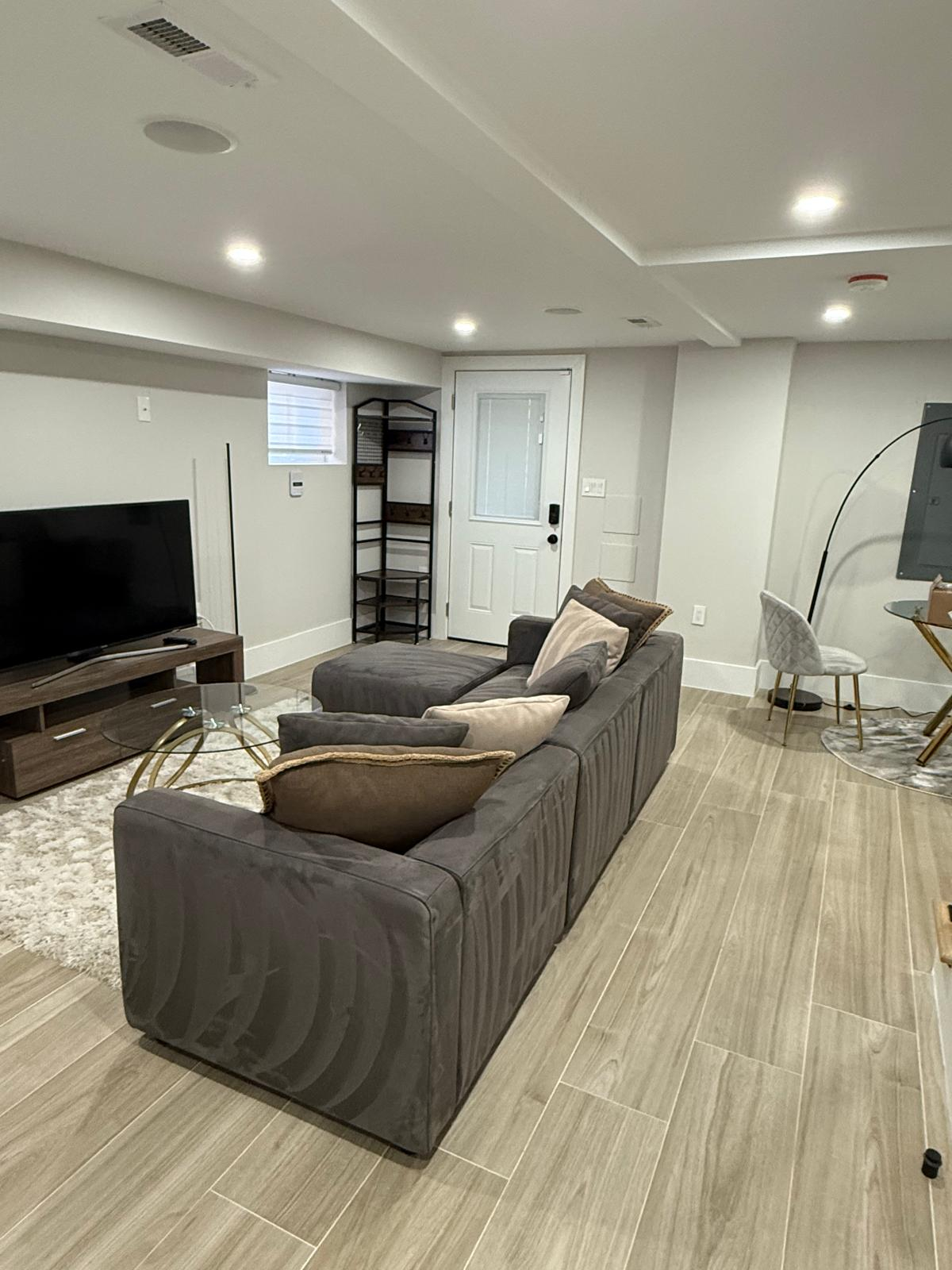 Cozy, Fully Furnished 1BR Apartment Ideal for Travel Nurses & Professionals - Photo 5