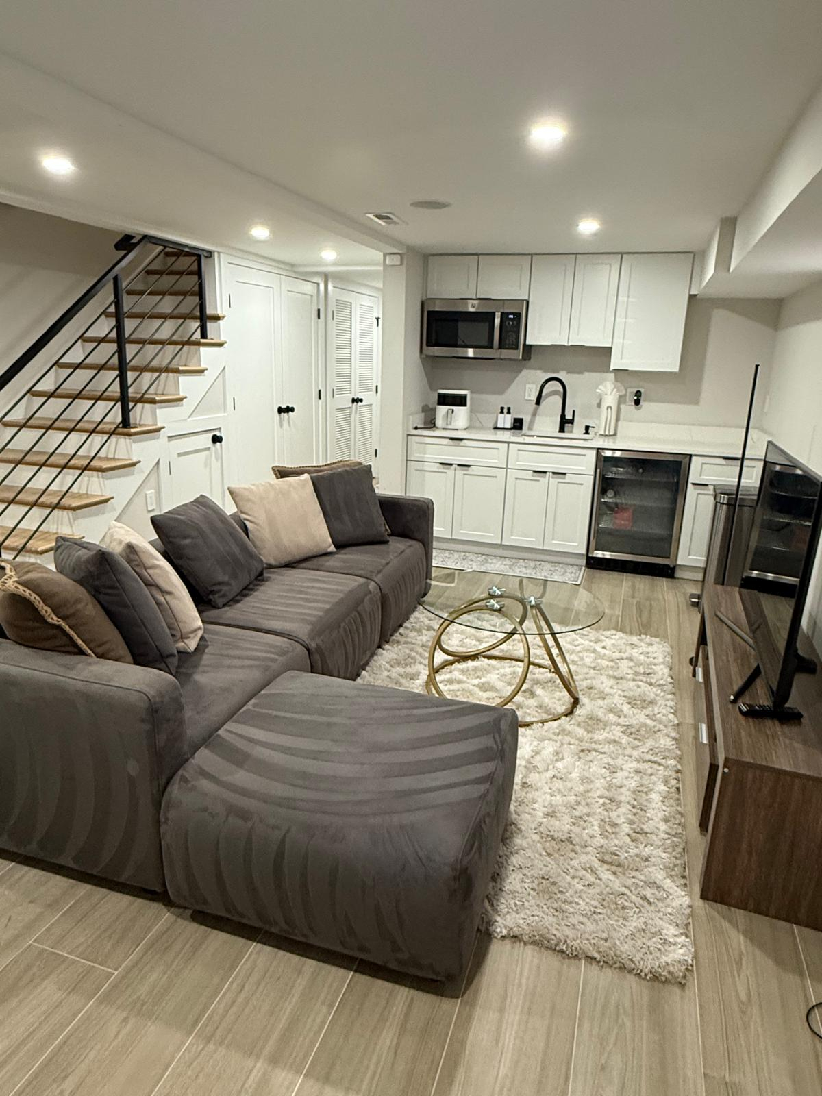 Cozy, Fully Furnished 1BR Apartment Ideal for Travel Nurses & Professionals - Photo 4