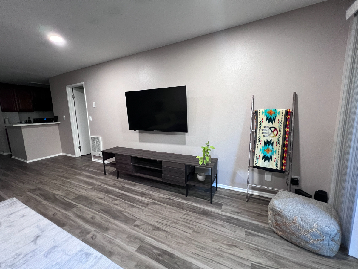 Comfortable, Quiet 1-Bedroom Apartment with New Appliances and Great Amenities - Photo 2