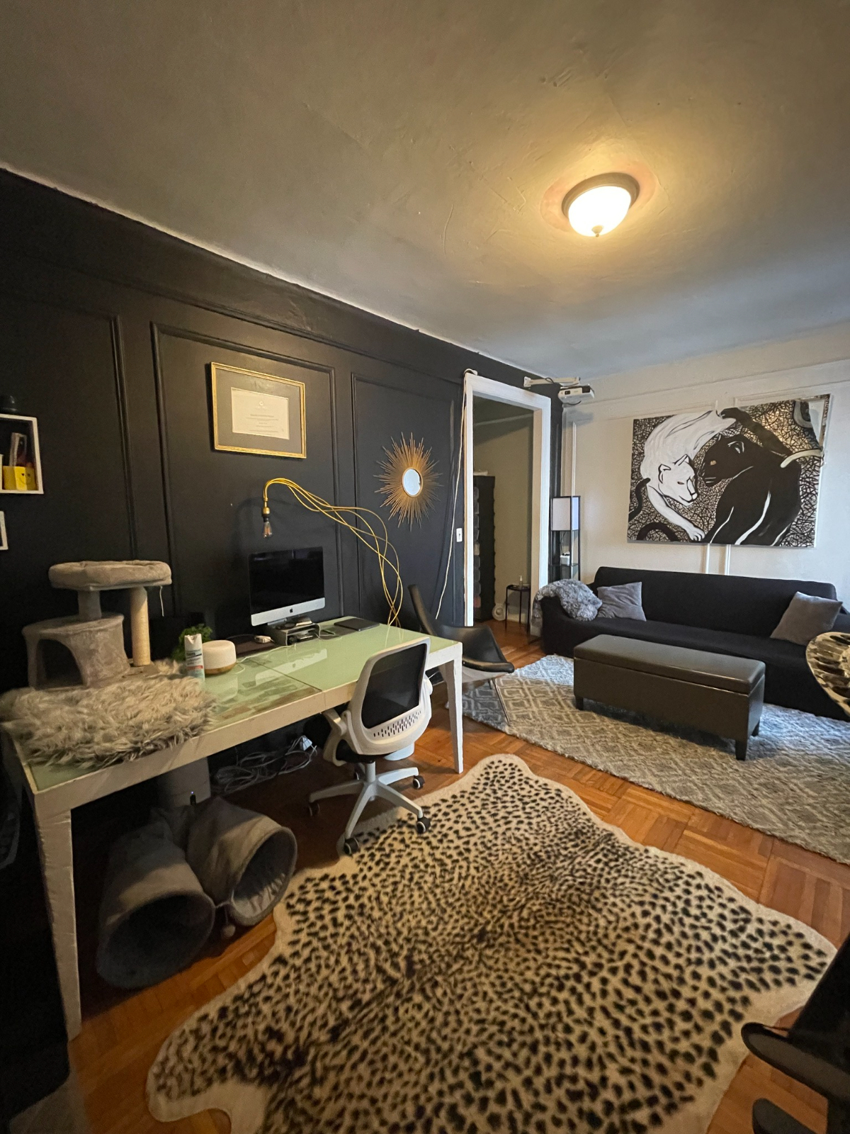 Spacious Furnished Apartment  // Steps from N/W Trains // 2,100/month - Photo 7