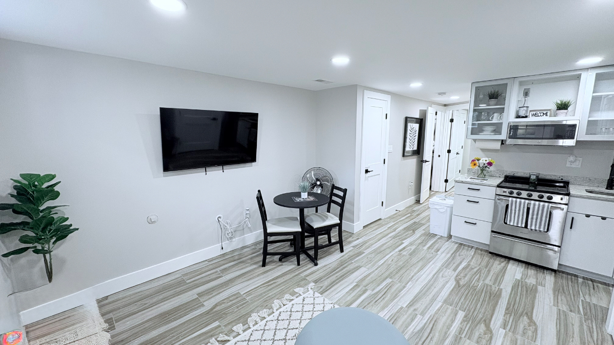 Cozy, Private Basement Apartment - Ideal for Traveling Professionals - Photo 6