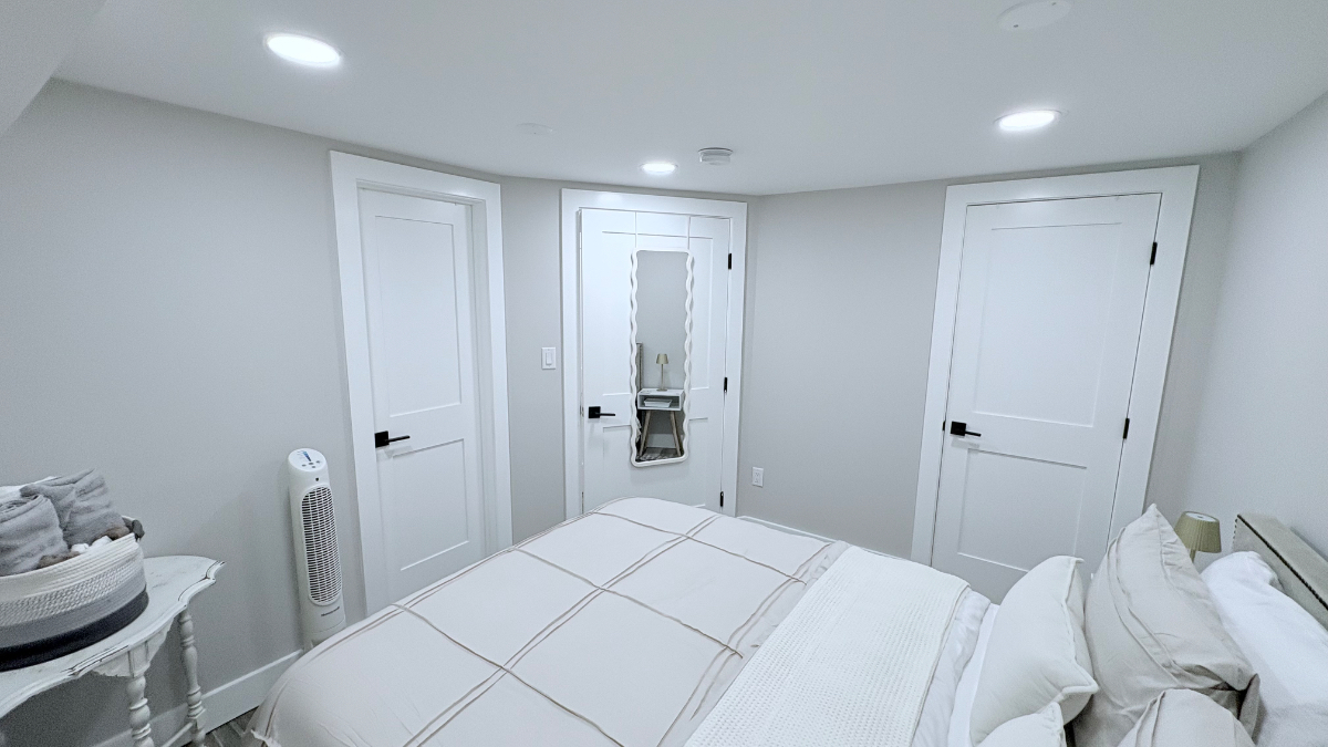 Cozy, Private Basement Apartment - Ideal for Traveling Professionals - Photo 12