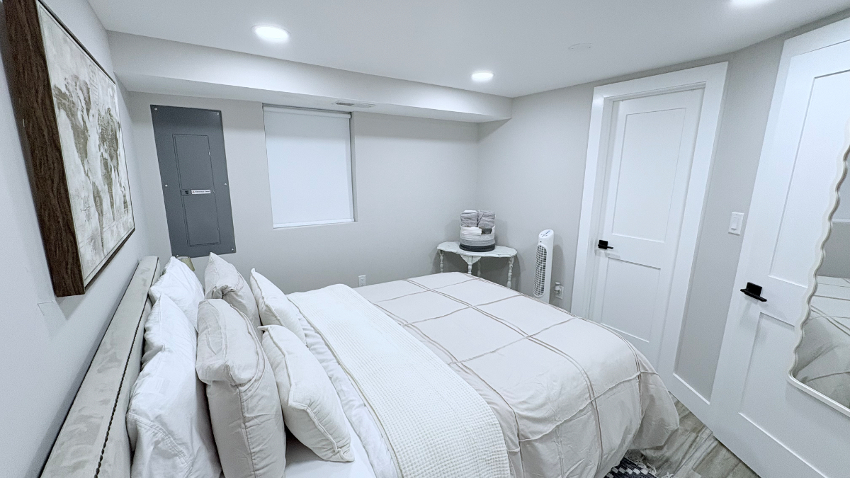 Cozy, Private Basement Apartment - Ideal for Traveling Professionals - Photo 11