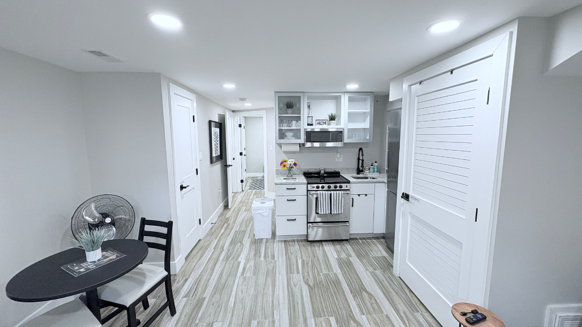 Cozy, Private Basement Apartment - Ideal for Traveling Professionals - Photo 7